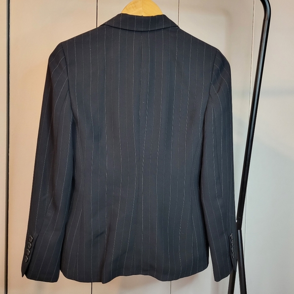 Anne Taylor Loft petite black+white pinstripe waist length blazer Size 0 - Picture 10 of 15
